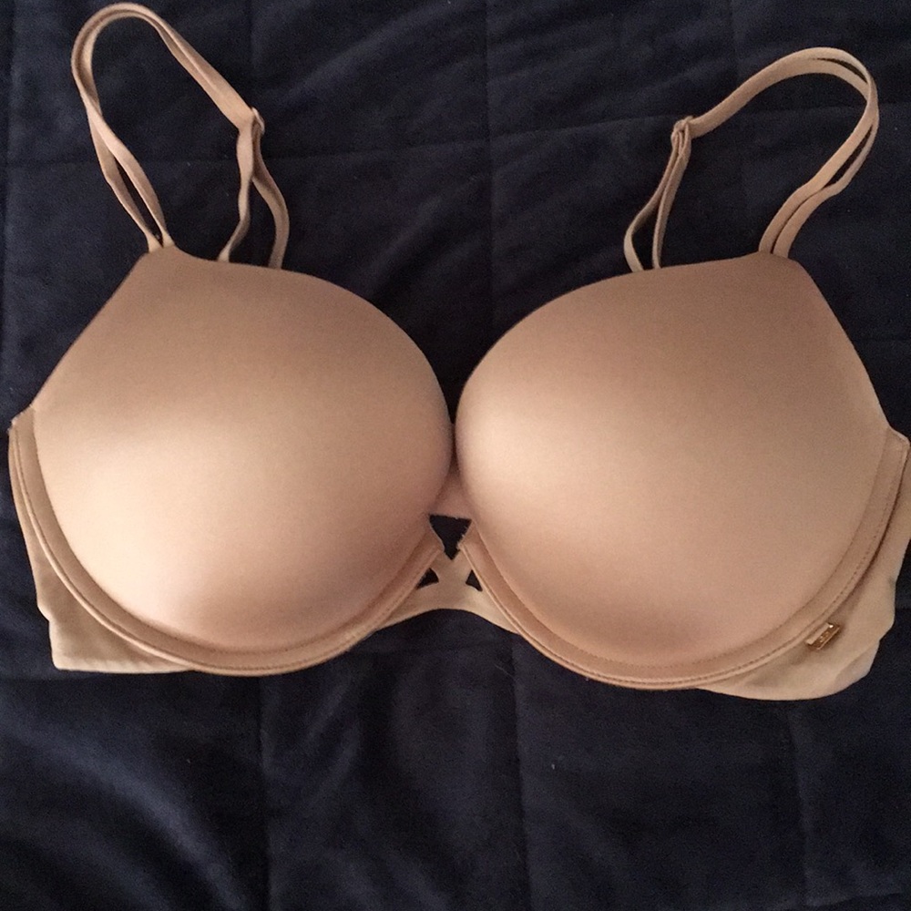 Victoria’s Secrets 32DD push up